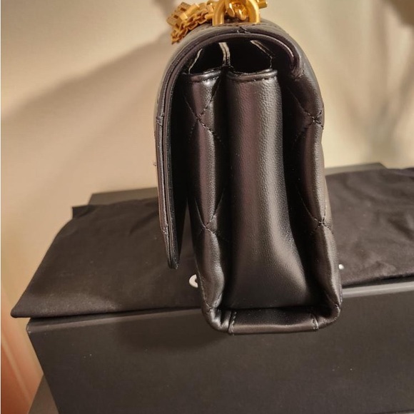 Chanel 2022 Chain strap Lambskin Small Flap Shoulder Bag Black Gold New - Picture 10 of 10